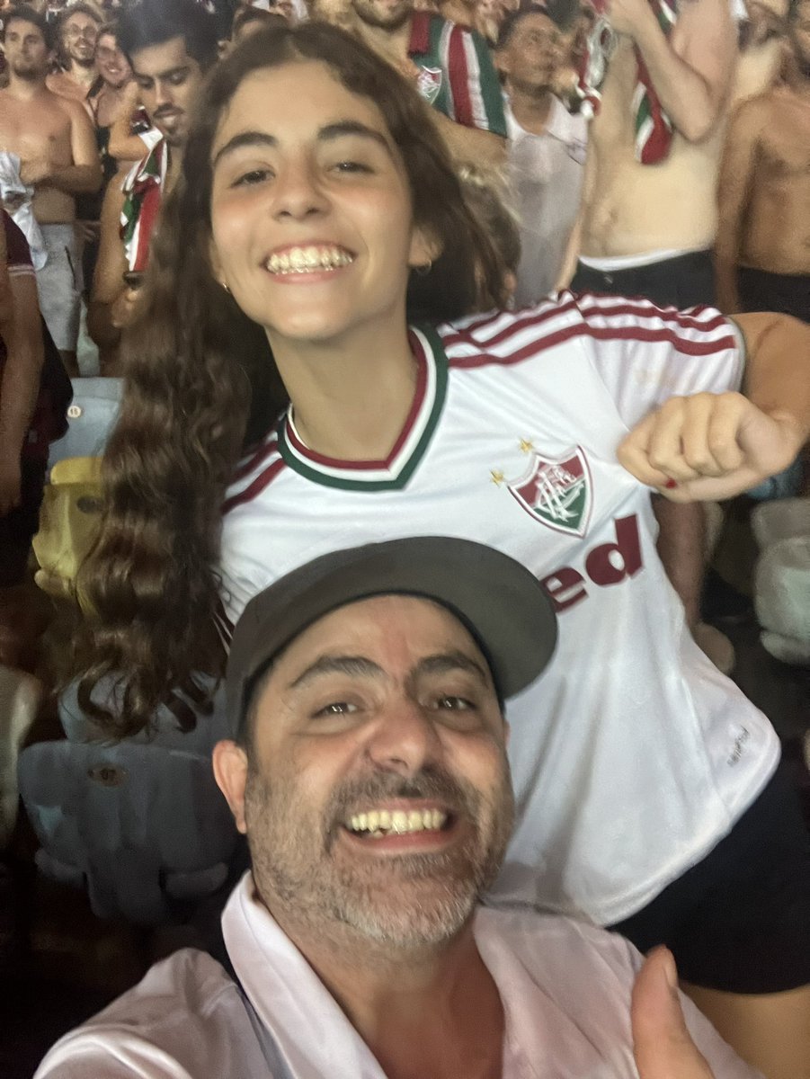 grupocasuarina's tweet photo. @BabiFlu Cenas do transe, da missa de ontem. Foda demais 💛♣️ https://t.co/kNiY6ToVAK