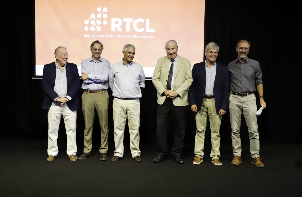 Redlactea_uy's tweet photo. Muchas gracias a todos los que participaron del lanzamiento de la Red Tecnológica de la Cadena Láctea.

Esta alianza formada por el @INALE_UY, @INIA_UY, @Udelaruy, @LATU_uy y @Conaprole buscará maximizar los recursos y abrir nuevas puertas para el sector lechero. https://t.co/bDYA3aYZNE
