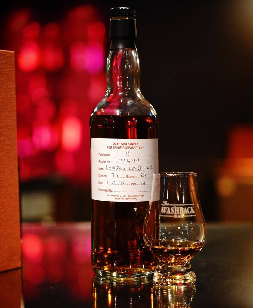 An absolute highlight at the @springbank1828 Washback Bar…

A Longrow Red Cage bottle - unicorn poop in a bottle! 😳🥃

A 14yo, with a fresh Pinot finish and a 52.5% ABV, makes for a simply divine experience in my favourite type of Longrow. I don’t kno… instagr.am/p/CpkzOWeM952/