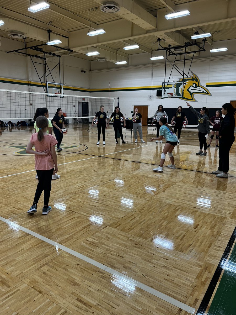 MCVolleyball_'s tweet photo. Last night our Chaps got to teach some awesome 5th and 6th graders some volleyball skills
#gochaps #growthegame #futurechaps https://t.co/Xx3ID6PpUd