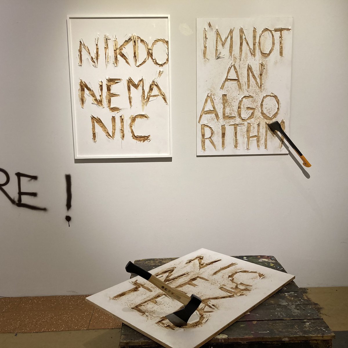 „Kresby” Krištofa Kintery poprvé a nejspíš taky naposledy pohromadě. Na výstavě How can I help You?, která se dneska otevírá v <a href="/DOXPrague/">DOX</a>. To prostě musíte vidět…