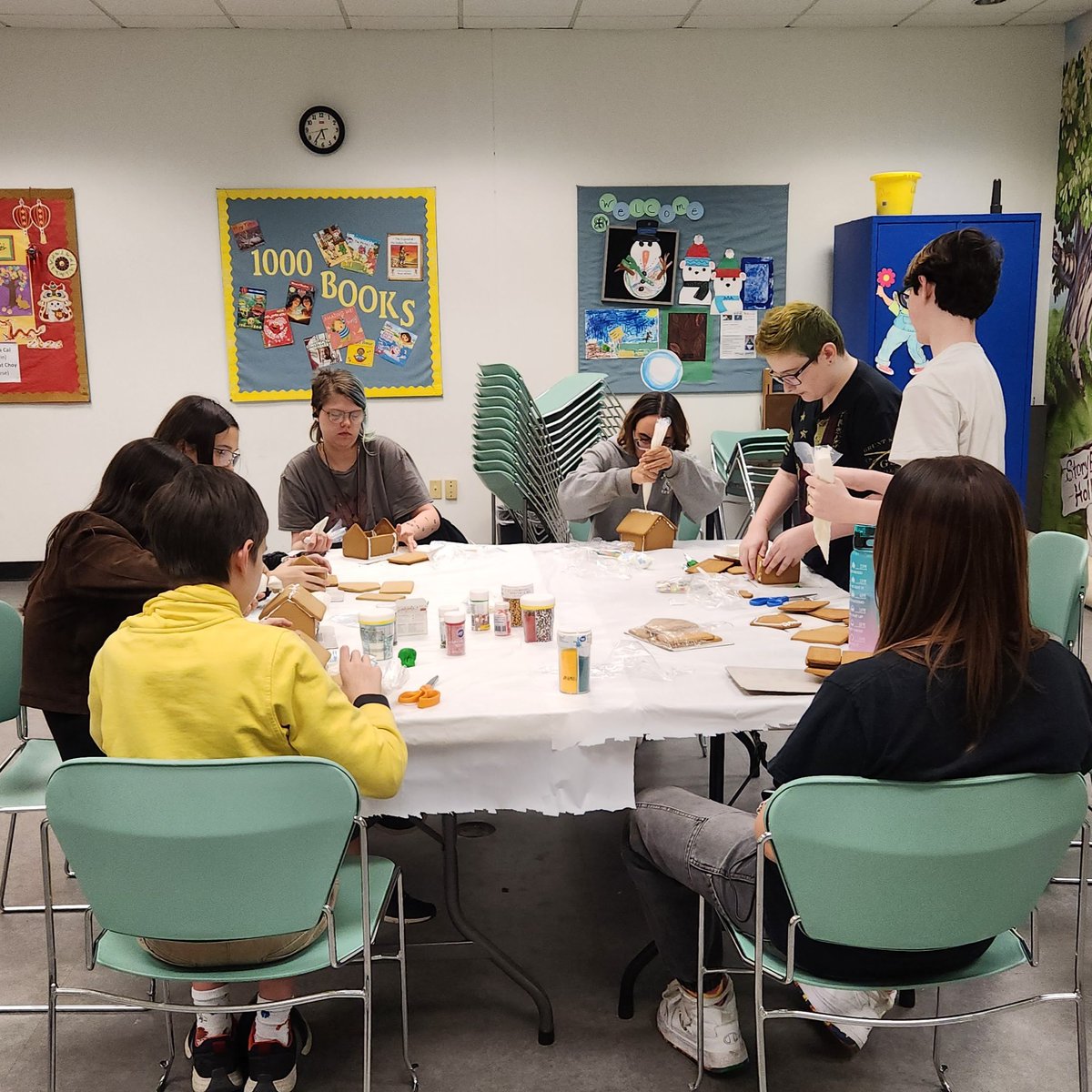 AtascocitaLib's tweet photo. Teens decorated gingerbread houses in last month's Teen Book Club. What will they do this month? Find out yourself today at 5pm! 

#hcplteens #harriscountypl #teenbookclub #bookclub #reading #atascocita #atascocitatx #humbletx #atascocitalibrary #librariesoftexas #tslac #txla https://t.co/hqUZSSS0e6