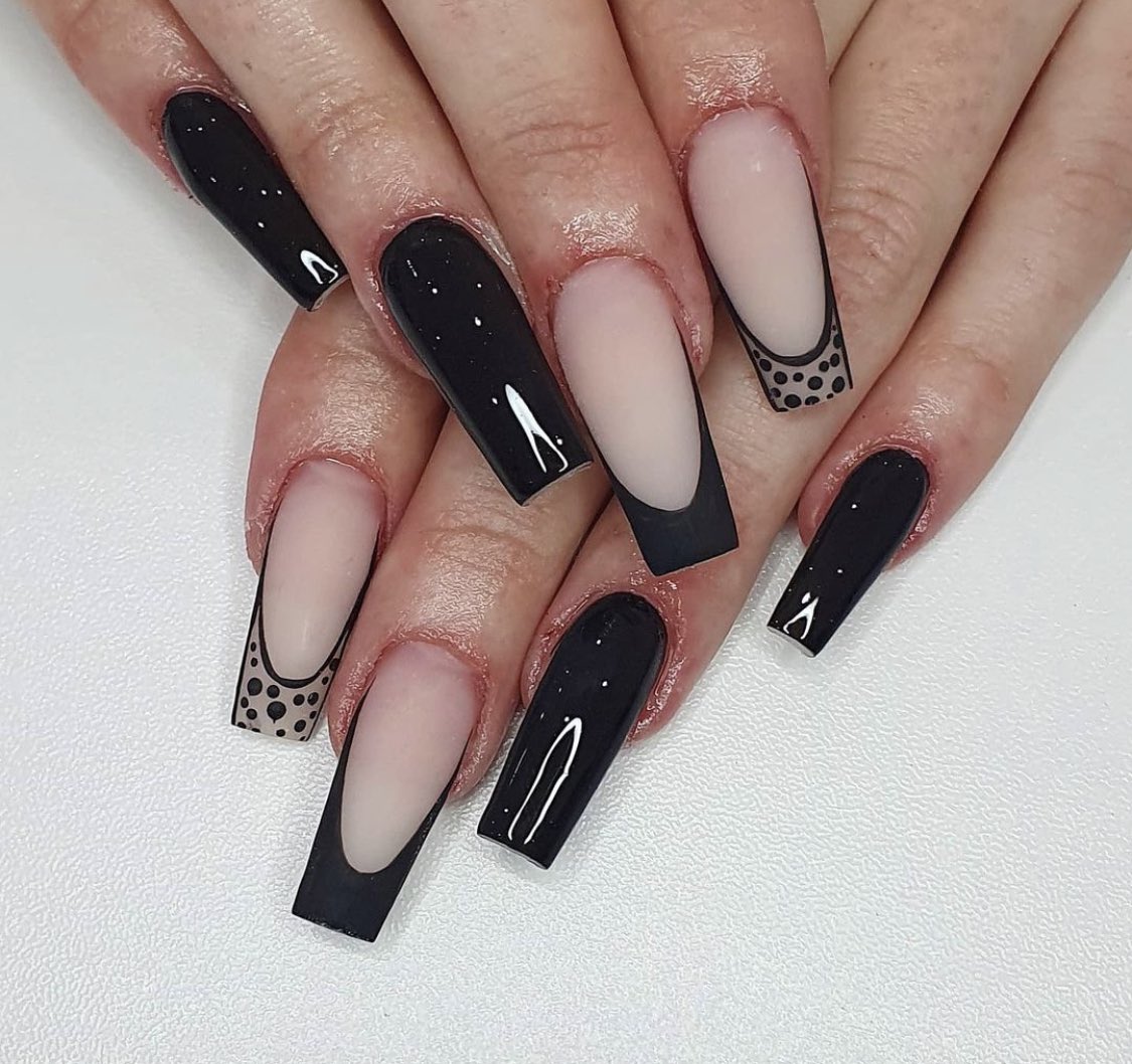 24pcs French Tip Fake Nails Black Heart Press On Nails With Golden Line  Design Matte Glue On Nails Full Cover Medium Almond False Nails With Glue  Sti | Fruugo NO