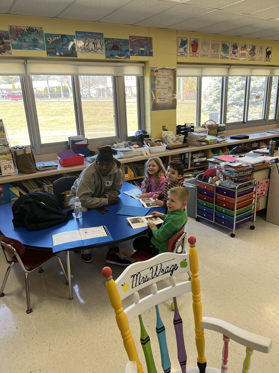 Serving others is what <a href="/StonyBrookFB/">Stony Brook Football</a> does - it’s like breathing - has to happen! 
🌊🐺 x #HOWL