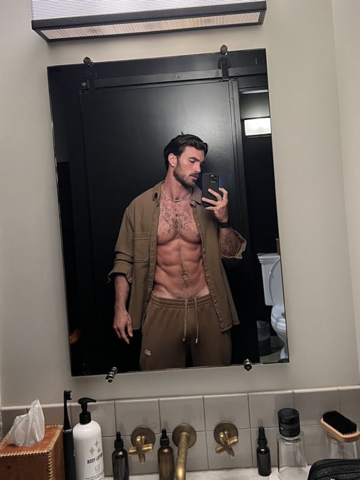 respond with emojis only pls https://t.co/7ZTru8626g