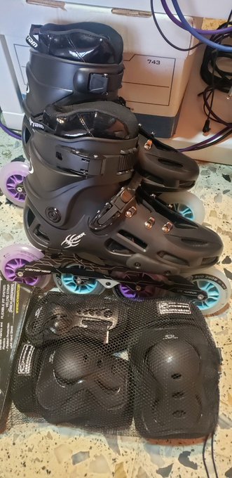 Surprise gift from Michelle, i guess Im about to bust my 51 year old ass! https://t.co/uyKVyxs0Xz