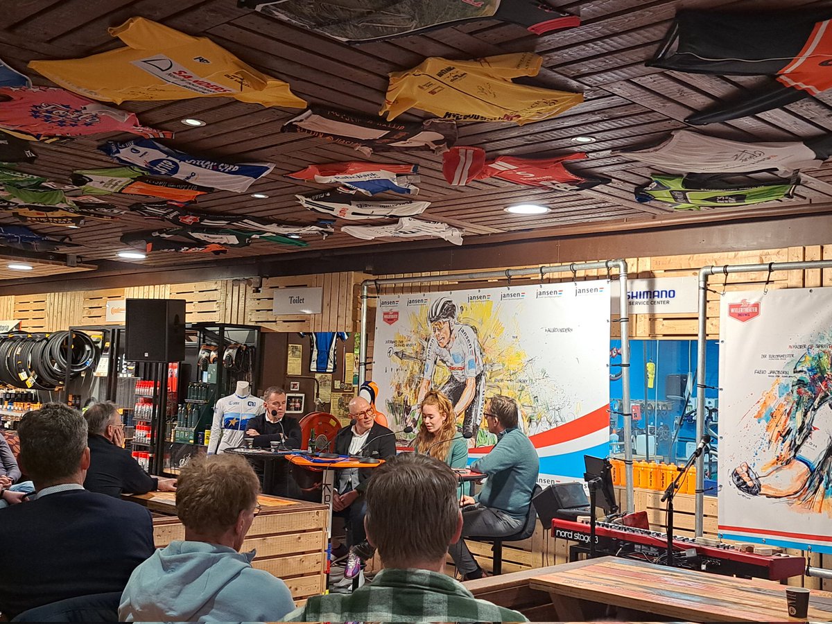Assen Wielerstad! #EKwielrennen #Drenthe #Assen. Vanavond het eerste wielertheater van Wim Jansen i.s.m. Prov. Drenthe. M.m.v @fietsenkoffie. O.l.v. Gio Lippens met Erik Dekker, Gert Jacobs, Thijs Rondhuis, Bert en Axel van der Tuuk, Antoinette Rijpma-deJong e.a. #24sept Assen