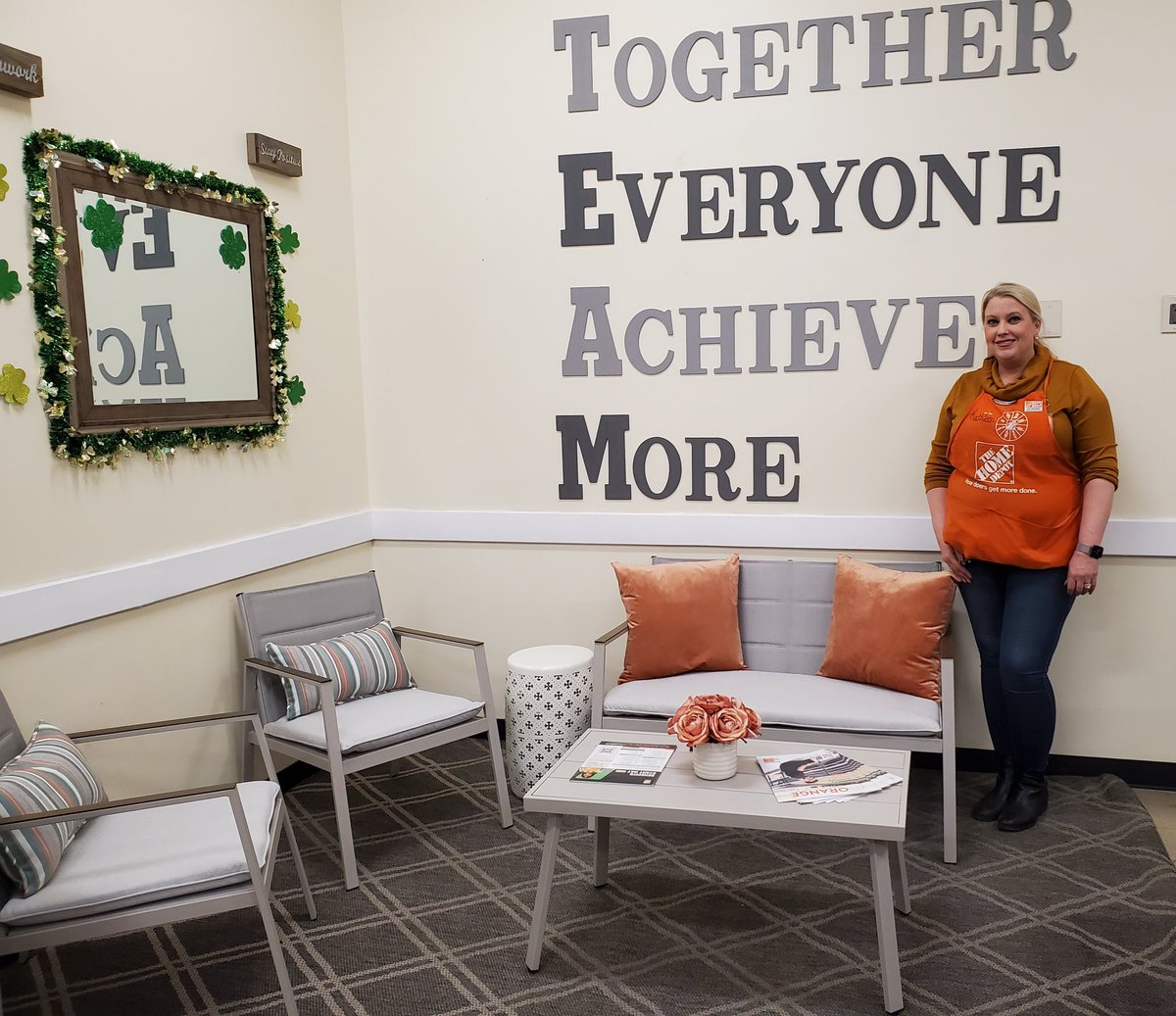 Lara COS 1935 tweet media