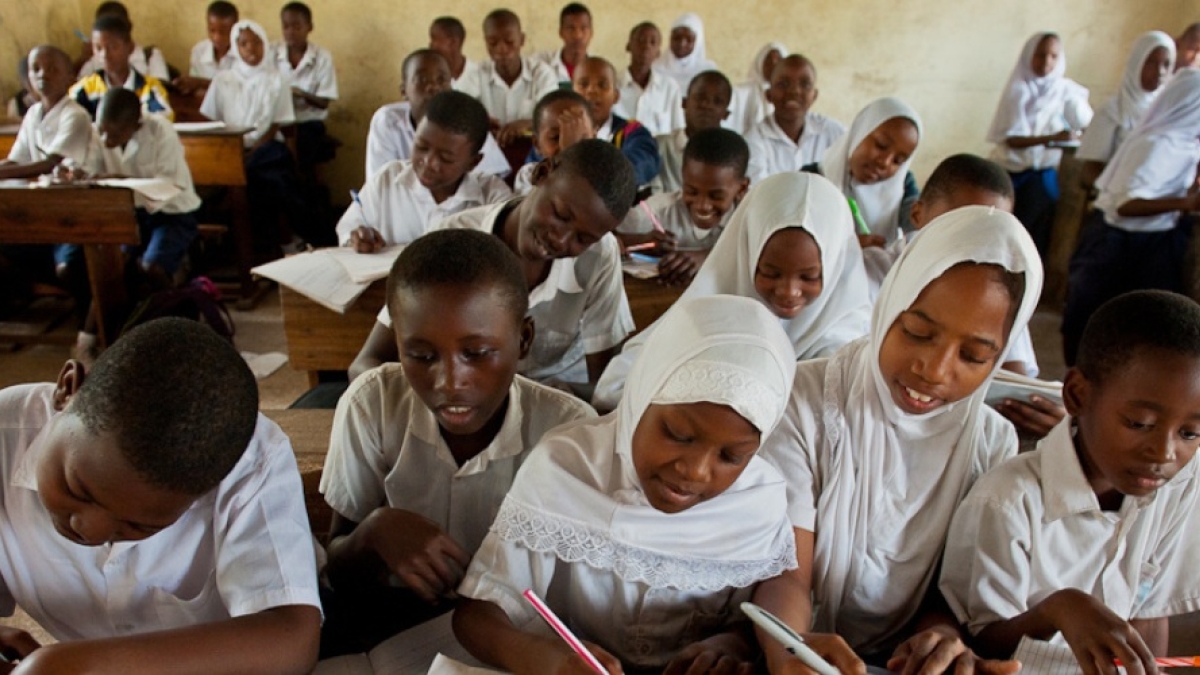 World Bank Education (@wbg_education) on Twitter photo 📚Where do girls face the most disparities in #education outcomes?
📊What trends do we see as girls progress through the education system?
Raja B. Kattan and <a href="/myrakhan/">Myra M. Khan | مائرہ خان</a> answer these two main questions and more in their just-published blog: wrld.bg/8NX450NeKLi
#IWD2023 📚Where do girls face the most disparities in #education outcomes?
📊What trends do we see as girls progress through the education system?
Raja B. Kattan and <a href="/myrakhan/">Myra M. Khan | مائرہ خان</a> answer these two main questions and more in their just-published blog: wrld.bg/8NX450NeKLi
#IWD2023