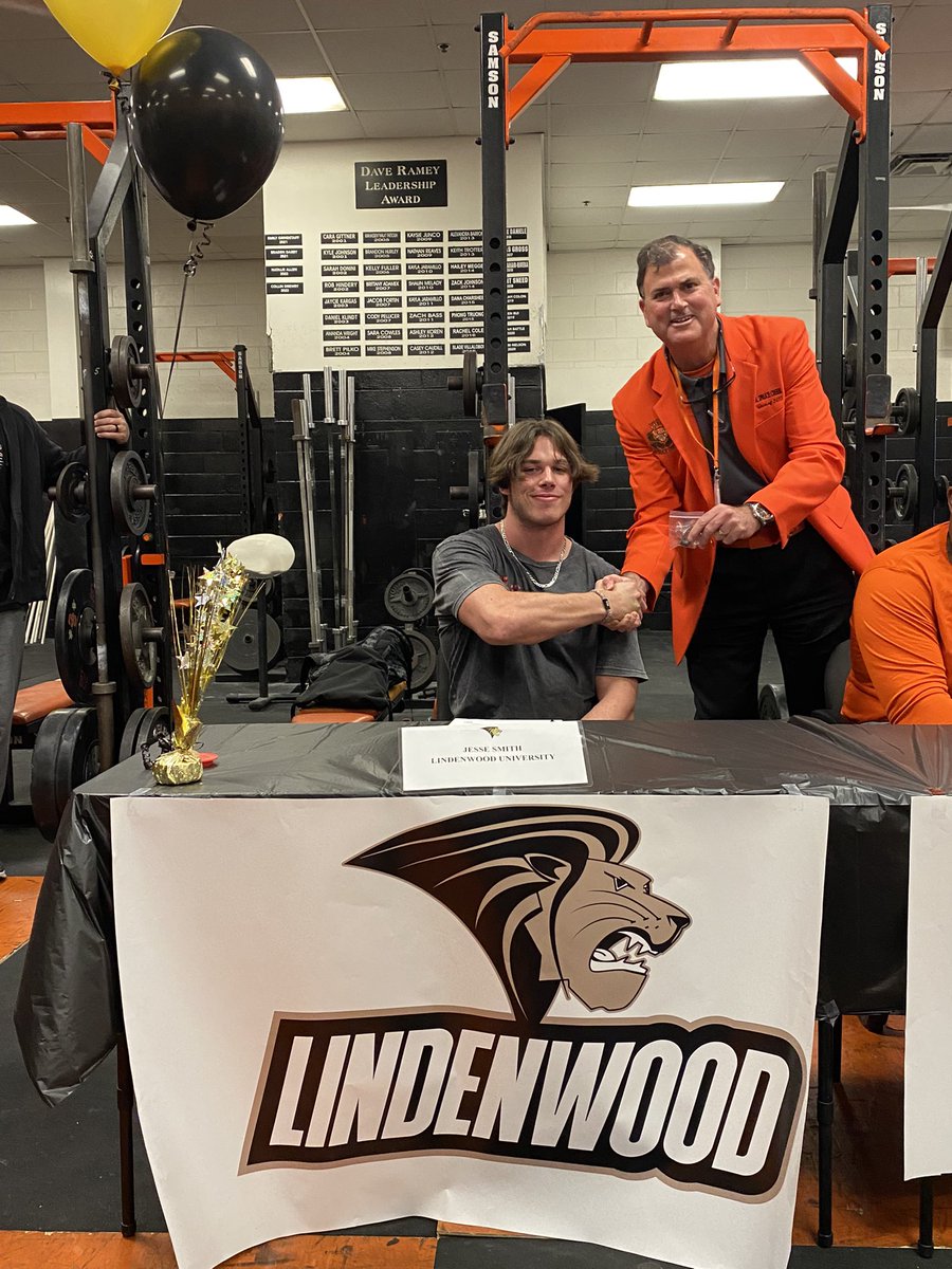 SCHS_prospects's tweet photo. Big congratulations to Jayson Edwards (OL) and Jesse Smith (DE) for signing today! We are very proud of you both, you earned it. Lindenwood University and Wagner College are very lucky to have you all💪🏽🦅 https://t.co/P4fTyWrFeg
