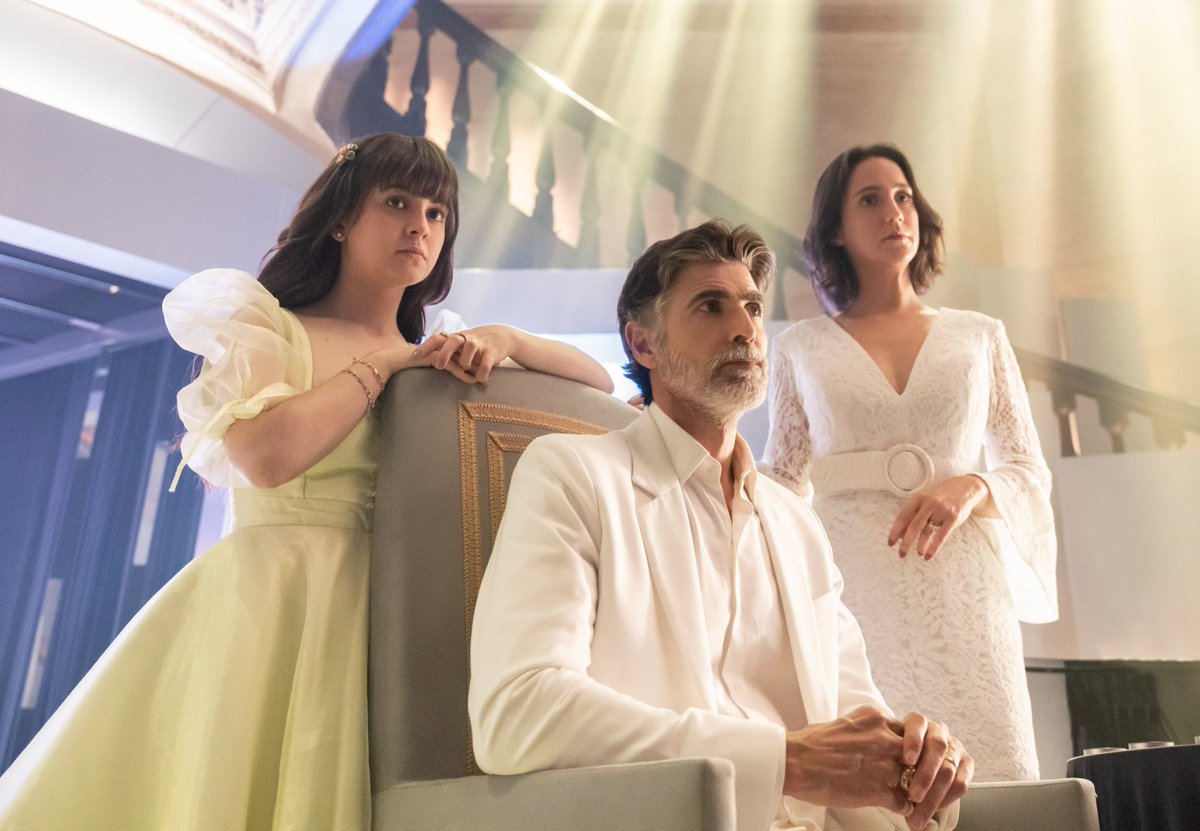 “Bom Dia, Verônica” foi renovada para a sua terceira temporada e contará somente com 3 episódios. 

A informação foi divulgada por Patrícia Kogut, do jornal O Globo.