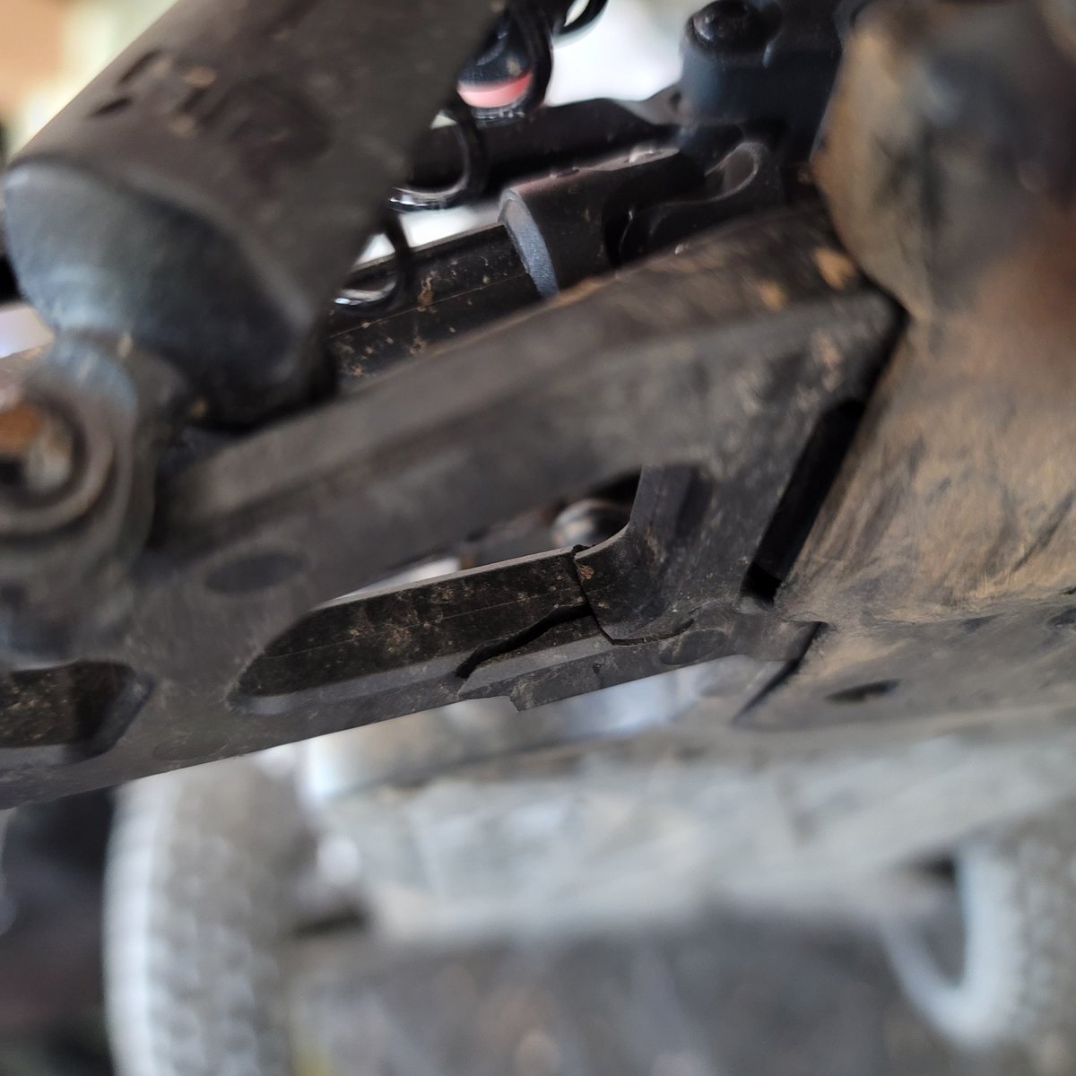 PainlessDurst's tweet image. Broke my first part on my #Typhon Mega! Kinda excited about it! 😅 #Arrma #Bashing