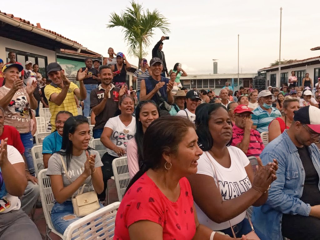 HumbertoMarte_'s tweet photo. #EnPlenoDesarrollo || Junto al Poder Popular de Caujarito exponiendo el Plan de Desarrollo Integral Comunitario para el beneficio de más de 20 consejos comunales de este sector y así recuperar la calidad de vida de todos sus habitantes.
#ChávezSiempreChávez https://t.co/YqSPMHVJDb