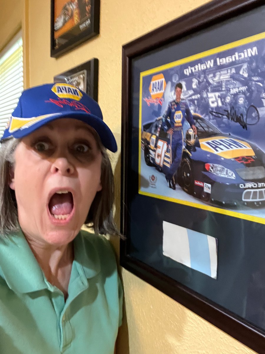 kareneethomas's tweet photo. @EchoPark #FunWithEchoPark Iβve got my Mikey gear ready to go! #Sweepstakes @MW55 ππ https://t.co/S8m66xeI9m