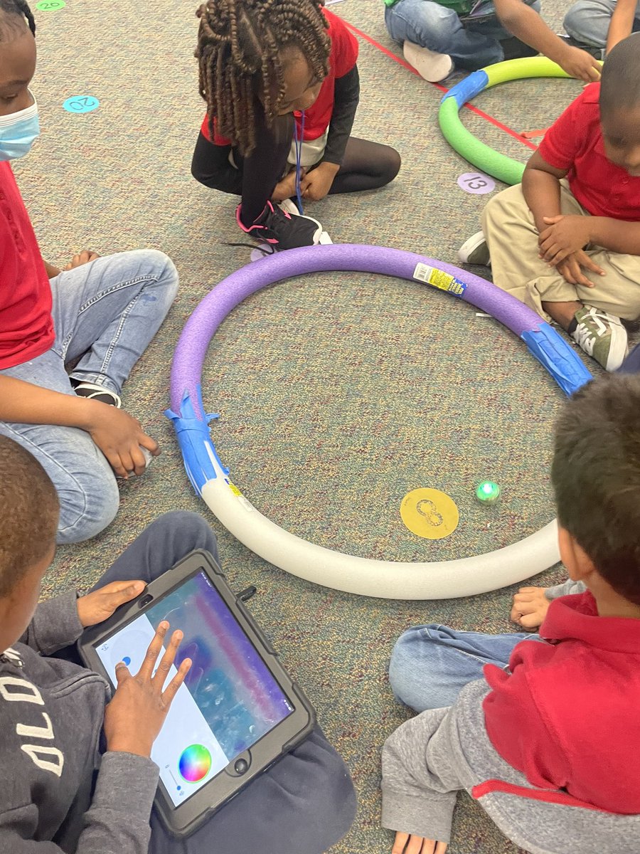 MallizeWilkes's tweet image. My students are doing a phenomenal job learning how to control and drive our @Sphero robots. The next step - coding with the draw program! #CodingChamps #TechTrendsetters #HummingbirdsFly @AliefTech