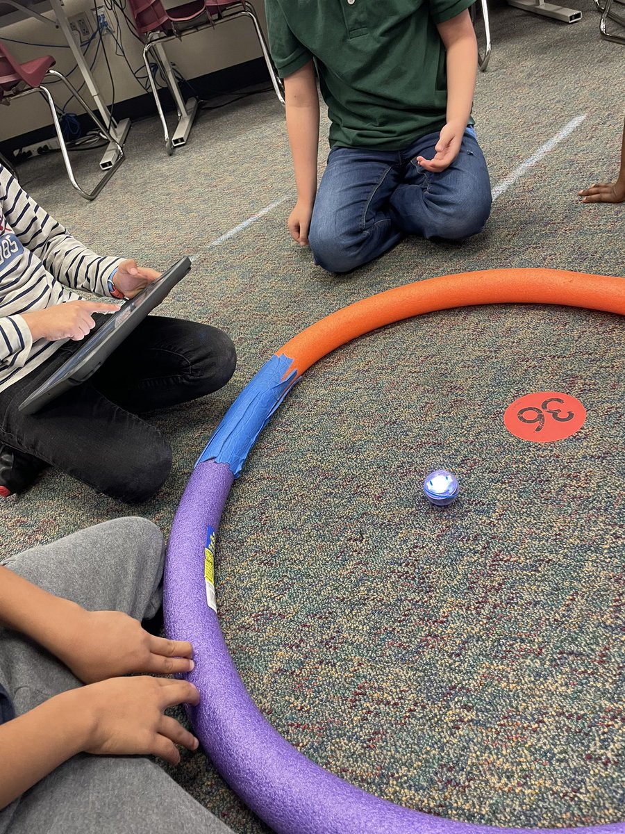 MallizeWilkes's tweet image. My students are doing a phenomenal job learning how to control and drive our @Sphero robots. The next step - coding with the draw program! #CodingChamps #TechTrendsetters #HummingbirdsFly @AliefTech