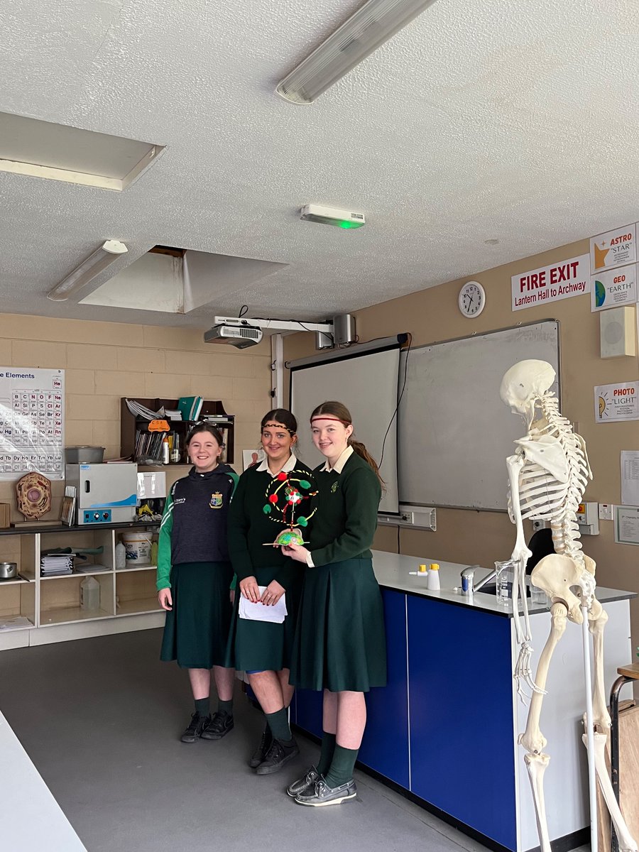 jcscience_ie's tweet image. What better way to revise the atom with 3rd years than to make &amp;amp; present their very own atoms. An atom may be tiny with the girls  creativity was anything but 🤩

@mercynewross @JctScience @JCTSteAm