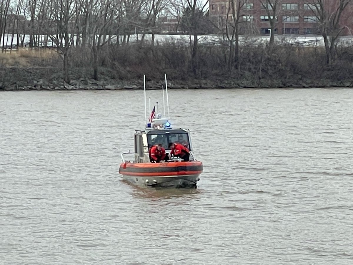 13abc on Twitter: “UPDATE: The Coast Guard is on scene and has a diver