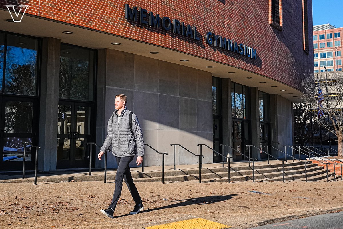 VandyVolleyball's tweet image. No ceiling was too high for Anders Nelson.

From being a practice player on his sister&apos;s team to finding his own path to playing in college while also studying and coaching, Coach Nelson found his home at the helm of Vanderbilt Volleyball.

🏐 bit.ly/3YCHejE

#AnchorDown