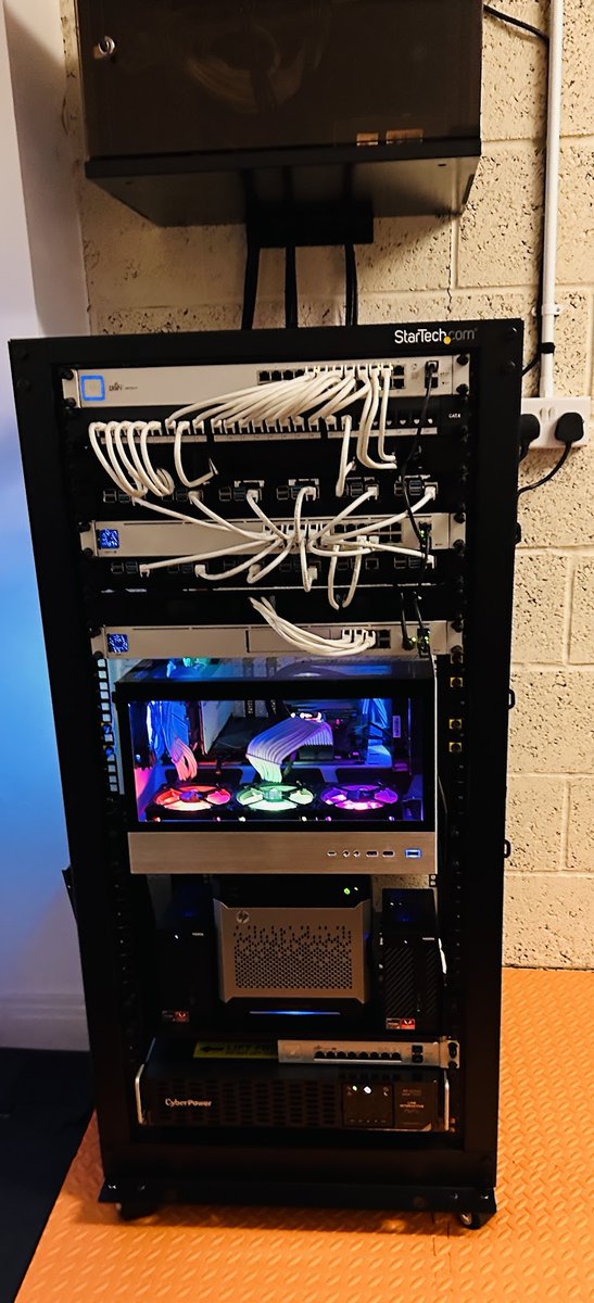 P H I L L I P ⚡️ tweet media