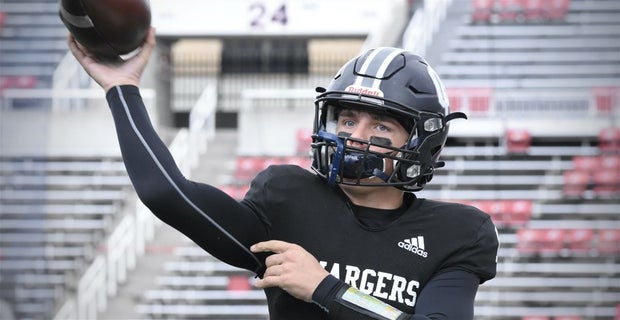 247Sports's tweet image. 👀 A number of schools are pushing for 4-star QB Isaac Wilson, the younger brother of Zach.

VIP info from @bangulo

247sports.com/Article/Colleg…