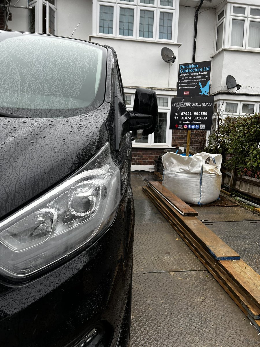 LecEtec's tweet image. New board up thanks to @TheVinylGuys and new project started 👍 #newproject #homeextension #newinstall #precisioncontractors