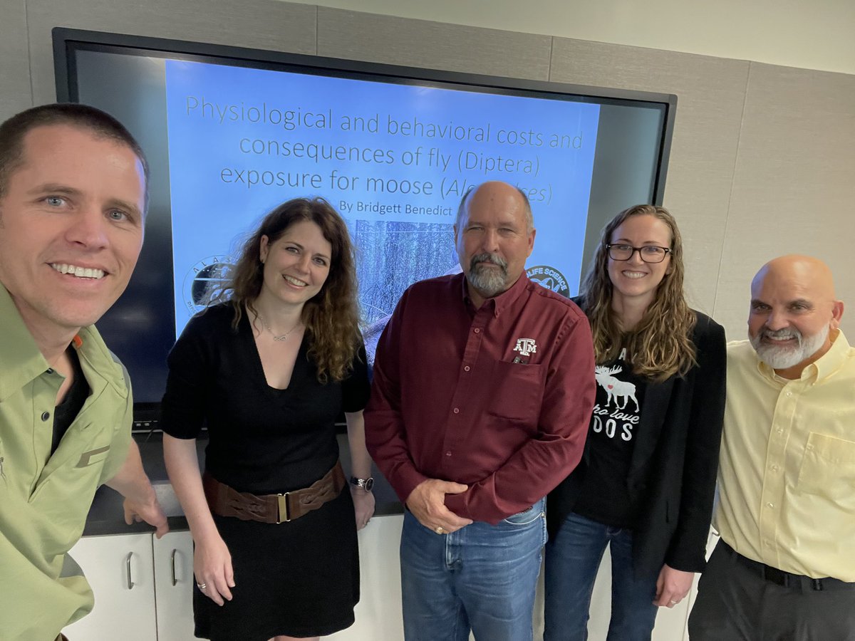 bridgetttttb's tweet photo. And that’s a wrap on my PhD. Newly Dr. Benedict! https://t.co/6XzYLgXnFj