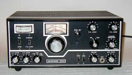 19WAC3067's tweet photo. #hamradio #amateurradio #amateurfunk #hamr #cbradio #27mc #SWL #DX #SDR #HFbands #vintage A 70s desktop CBradio "freebander", the #Siltronix 1011C. Range 10-11 meters (26.925-28.025 MHz) in a 23 channel memory. Modulations: AM/LSB/USB. Power: 100 Watts. https://t.co/OuvugprEEE