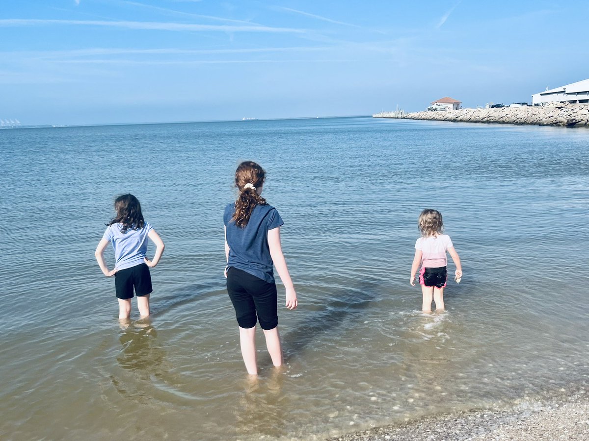 Reason 39 why we homeschool:
The sun and beach are always calling! ☀️ 🌊 🏝️  
Why school inside four walls when you can be without walls?!
#homeschool #classicaled #classicaleducation #worldschool #natureschool #beachlife