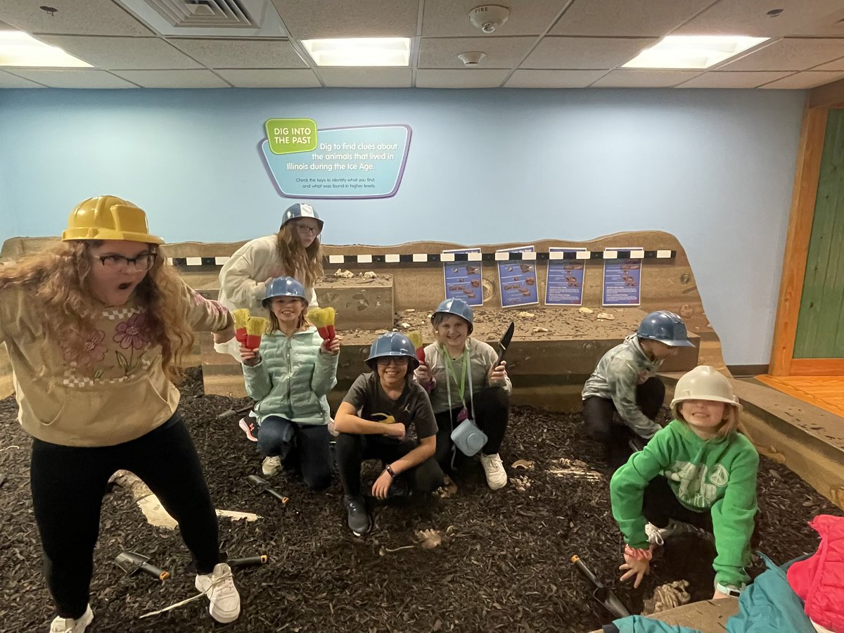 good_music114's tweet photo. More fun with @GoodrichSchool #fourthgators at the Illinois State Museum #grway https://t.co/VIQGYpAS9y
