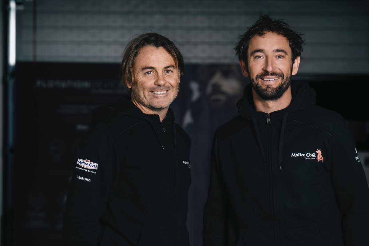 ⛵️Saison 2023 en double ⛵️ Yannick embarque Julien Pulvé à bord de Maître CoQ V !🥳bit.ly/41YGgB6 @ImocaGS @PulveJulien @TransatJV @VendeeGlobe 📸 Olivier BLANCHET