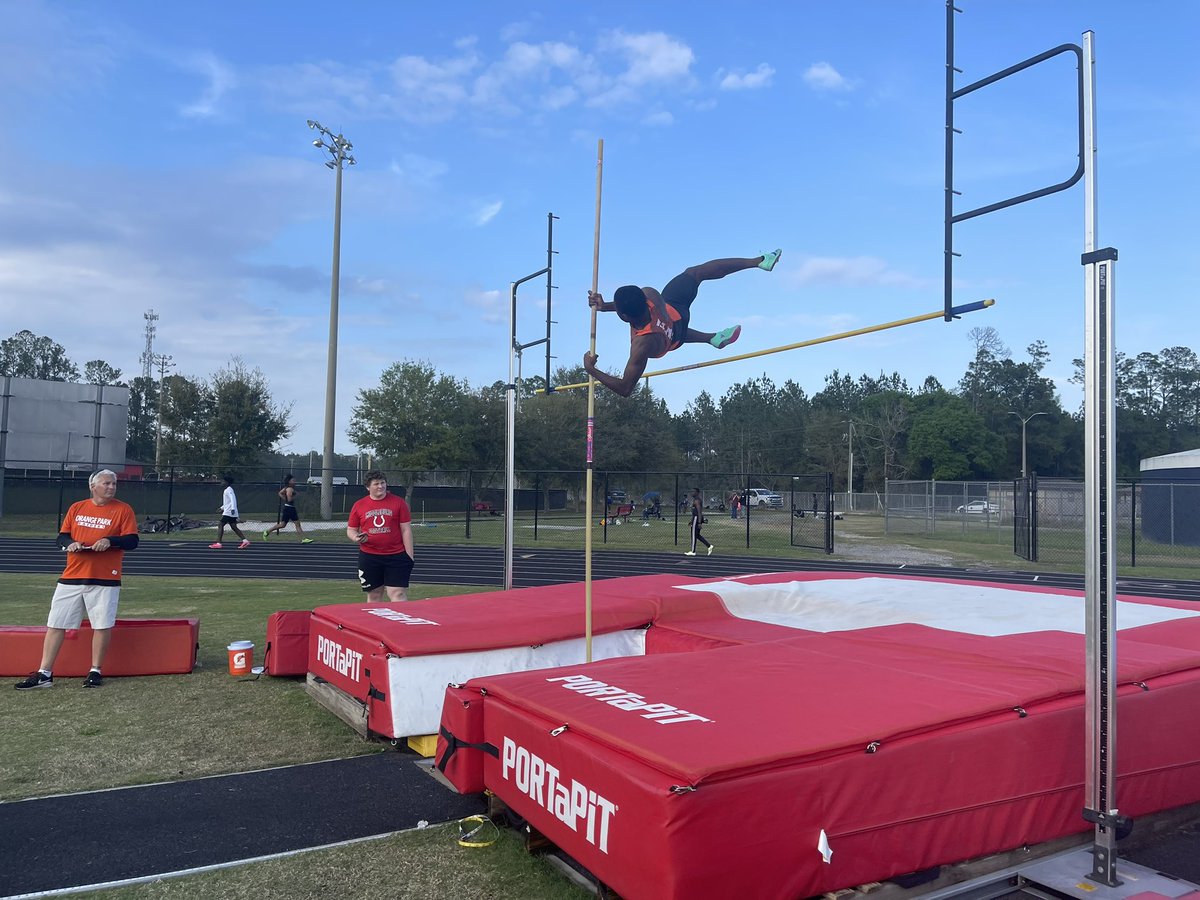 CoachSgromolo's tweet photo. It’s a beautiful afternoon for the @oneclaysports county track meet! Good luck student athletes! #OneTeamOneGoalOneClay https://t.co/jf8vt8CUTo