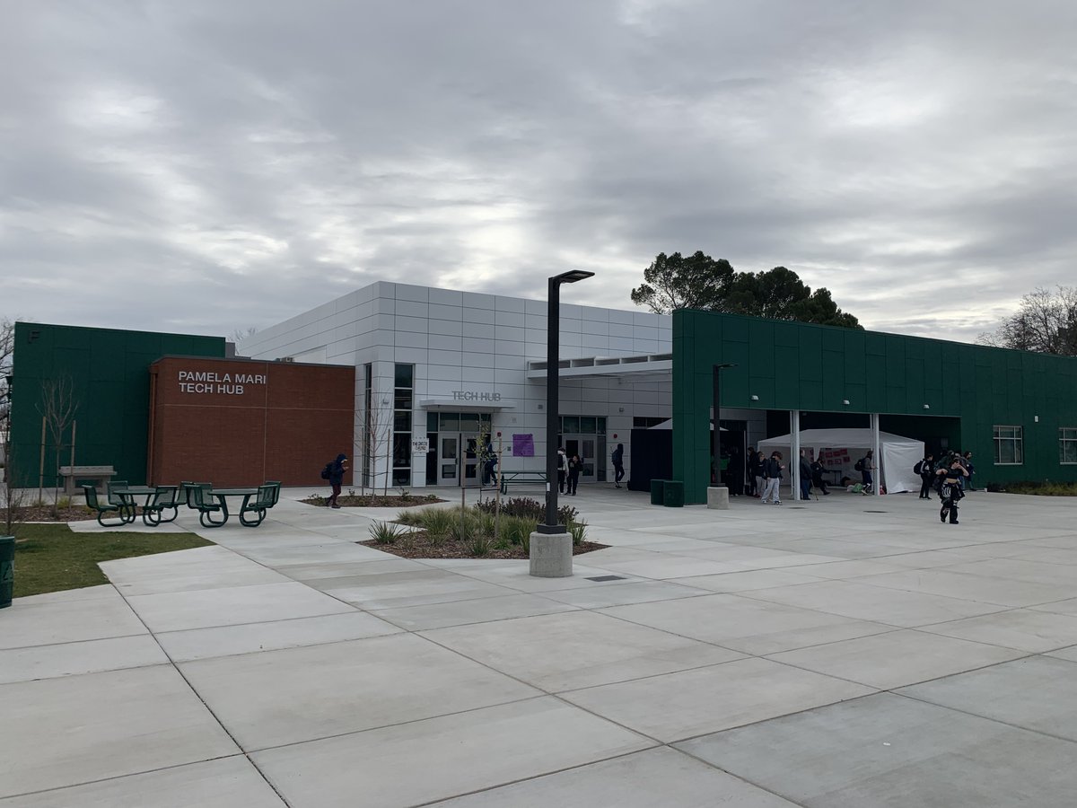 We welcomed <a href="/GoodDaySac/">Good Day Sacramento</a> to <a href="/DaVinciHigh/">Da Vinci High</a> for a sneak preview of tonight's WW1 Museum Night &amp; Open House. Join us at 6 p.m. to see the students' amazing exhibits. Thank you Davis community for supporting our students and thank you Good Day Sacramento!
cbsnews.com/gooddaysacrame…