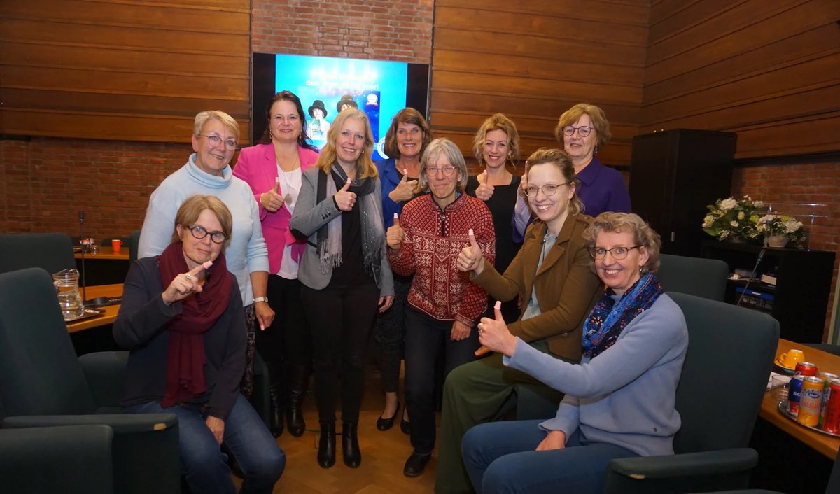 Gisteren was het Internationale Vrouwendag. In de raadszaal was een avond met (oud)raadsleden en burgerraadsleden van GroenLinks, PvdA, D66 en burgemeester Stemerdink. Vrouwelijke politici, waar lopen zij tegenaan? Marlies Greve, begeleidde de avond.  
voorschotensekrant.nl/nieuws/algemee…