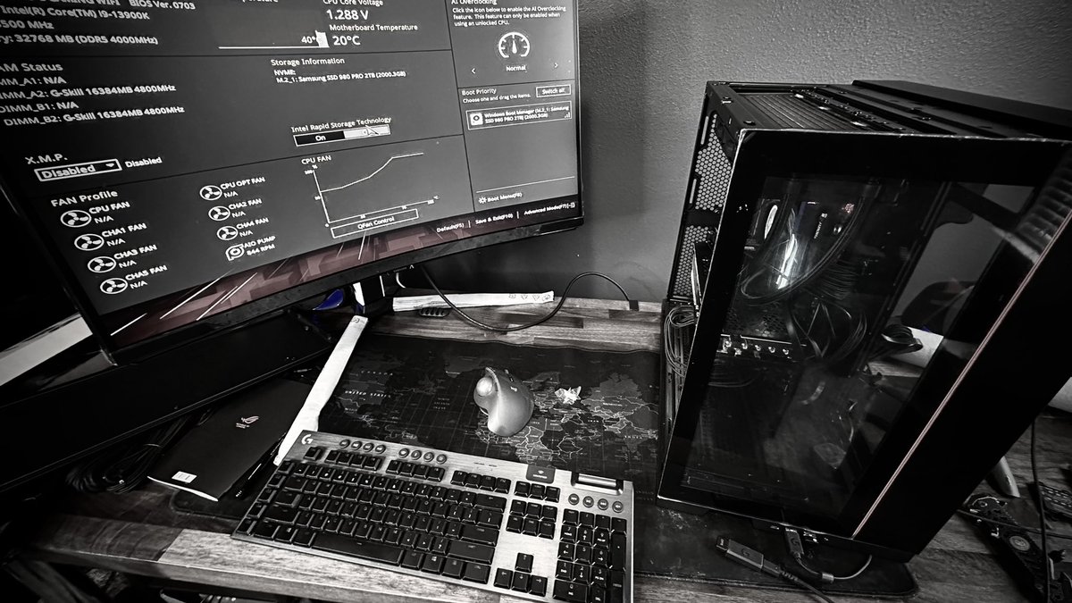 SeekFootFive's tweet image. …and we have POST! 🥹 Everything stable and running smooth. I’ll show y’all the final setup when everything done. #PCbuilder