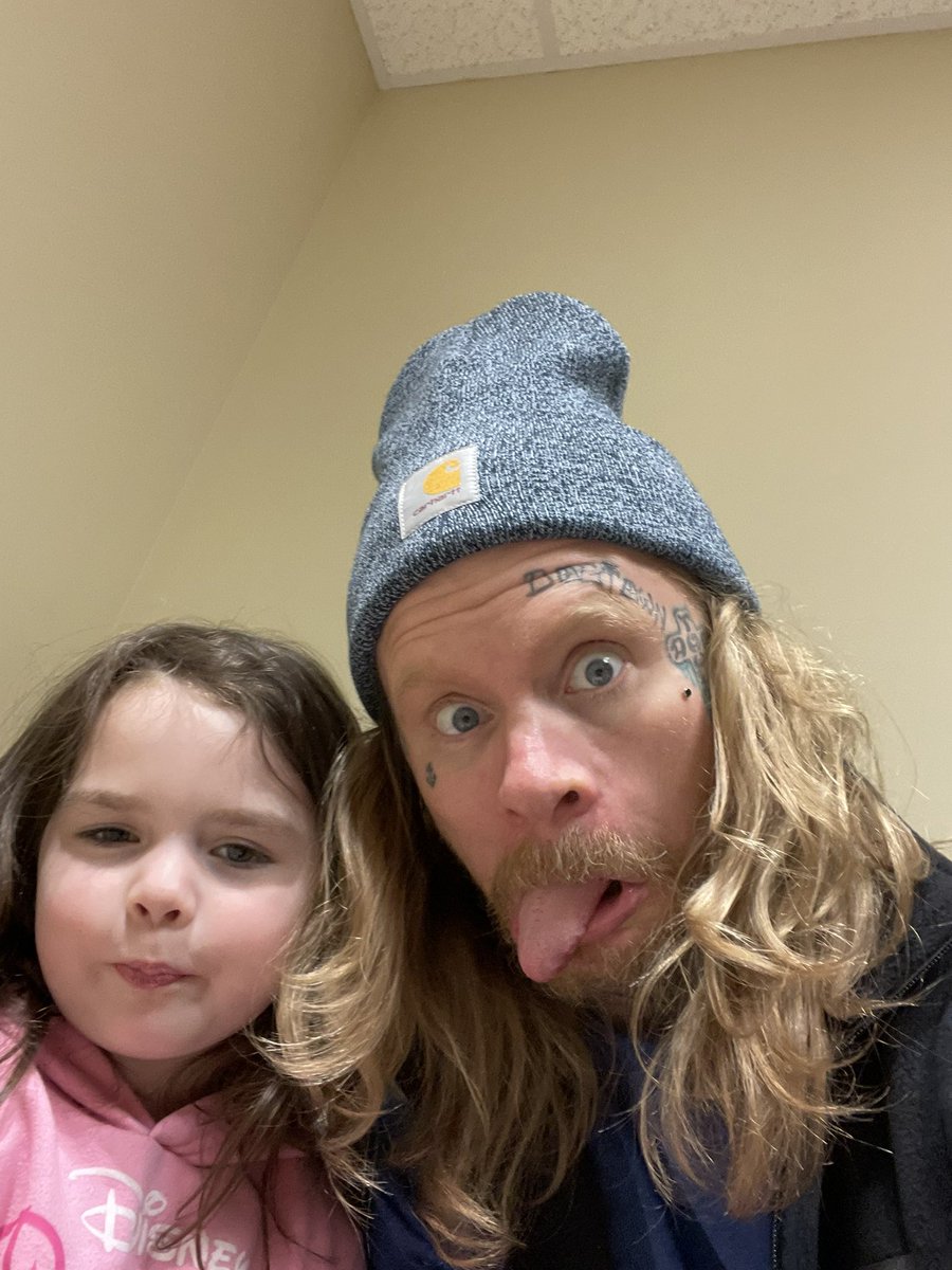 OfficialJCruse's tweet image. Just a handful of goofs at the Dr’s office. #routinecheckups