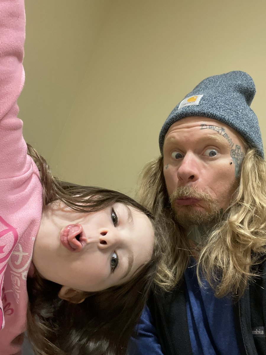 OfficialJCruse's tweet image. Just a handful of goofs at the Dr’s office. #routinecheckups