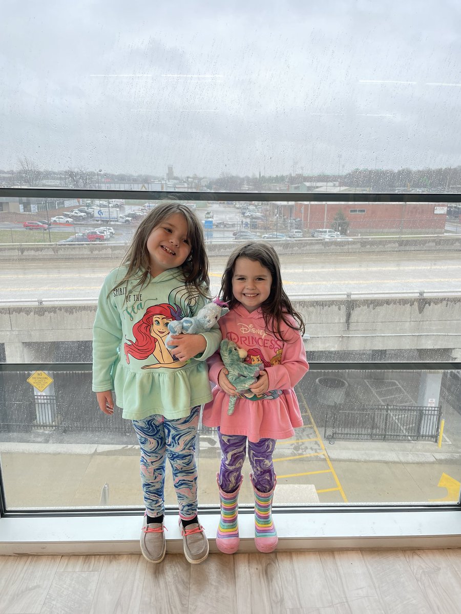 OfficialJCruse's tweet image. Just a handful of goofs at the Dr’s office. #routinecheckups