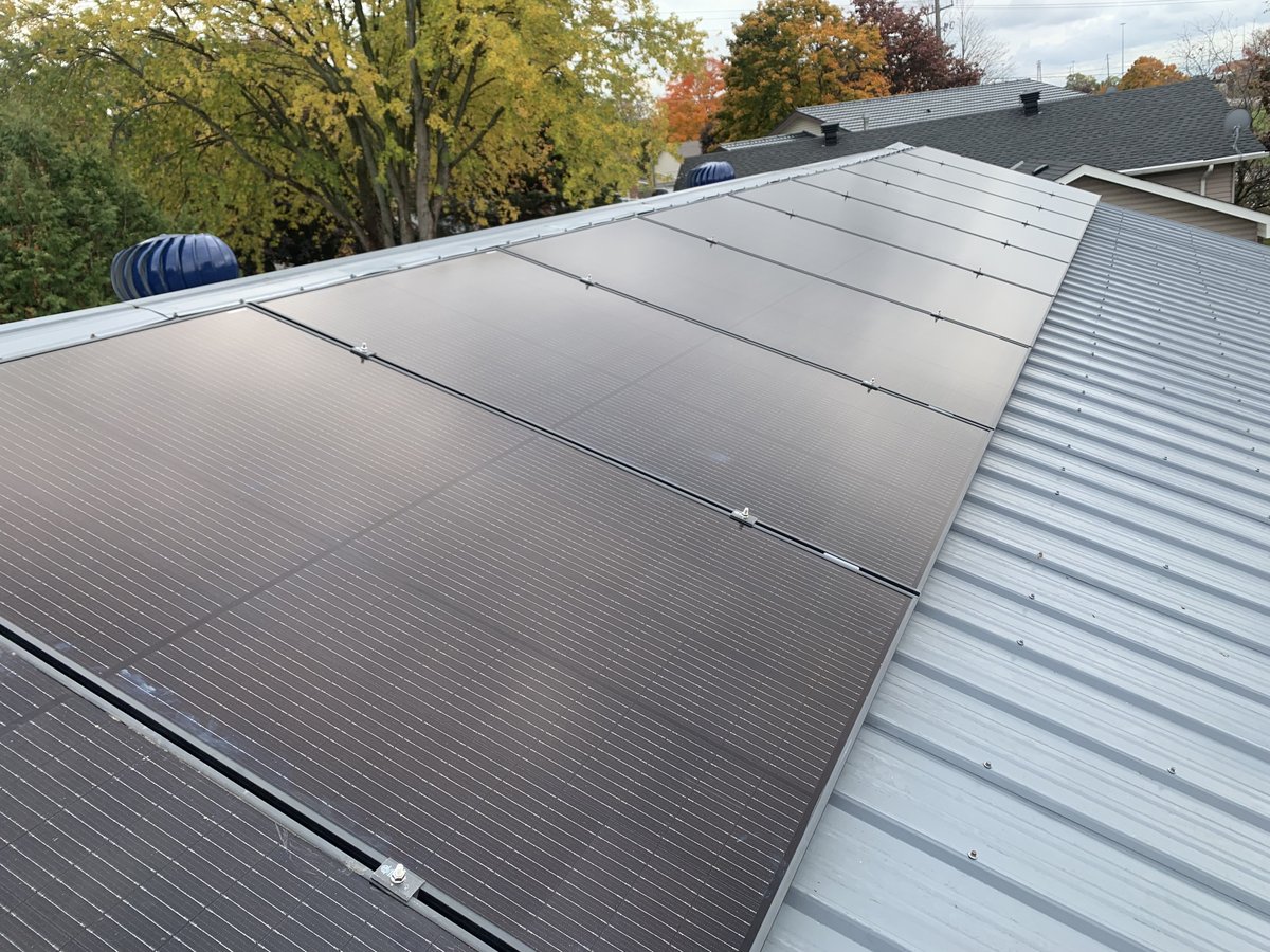 YourCleanEnergy's tweet image. Don&apos;t forget folks, we offer more than off-grid installations!

This particular job is a net-metering job in Orillia, which will allow the client to provide self-generated electricity to the grid in the hopes of &quot;netting&quot; energy costs to zero.

#netzero #gridconnected #savings