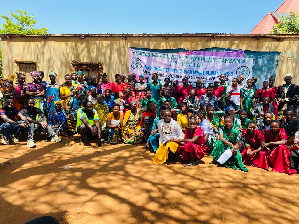 MVIWATA's tweet photo. 📍N'hati village, Kiteto District, Manyara region

Commemoration of the #8M23 was done where members from local networks of N'hati, Magungu and Emarti participated. A dialogue on the state of violence against peasant women was carried out. #InternationalWomensDay
@via_campesina https://t.co/T56hbBkQ4L