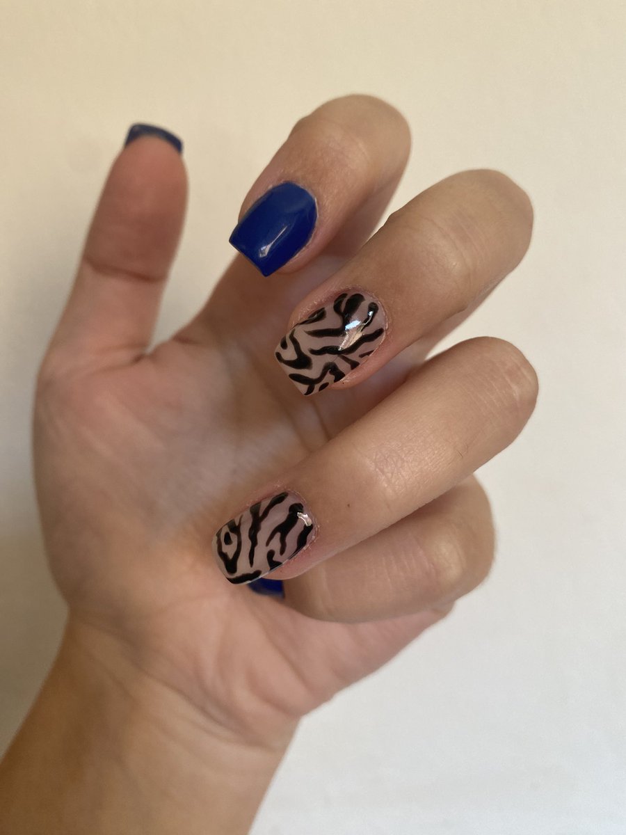 Holiss! Tengo un emprendimiento de uñas si les interesa seguirme en Instagram es happyhands.manicuria ❤️ <a href="/VivireNuevaCba/">VivirenNuevaCórdoba®</a>