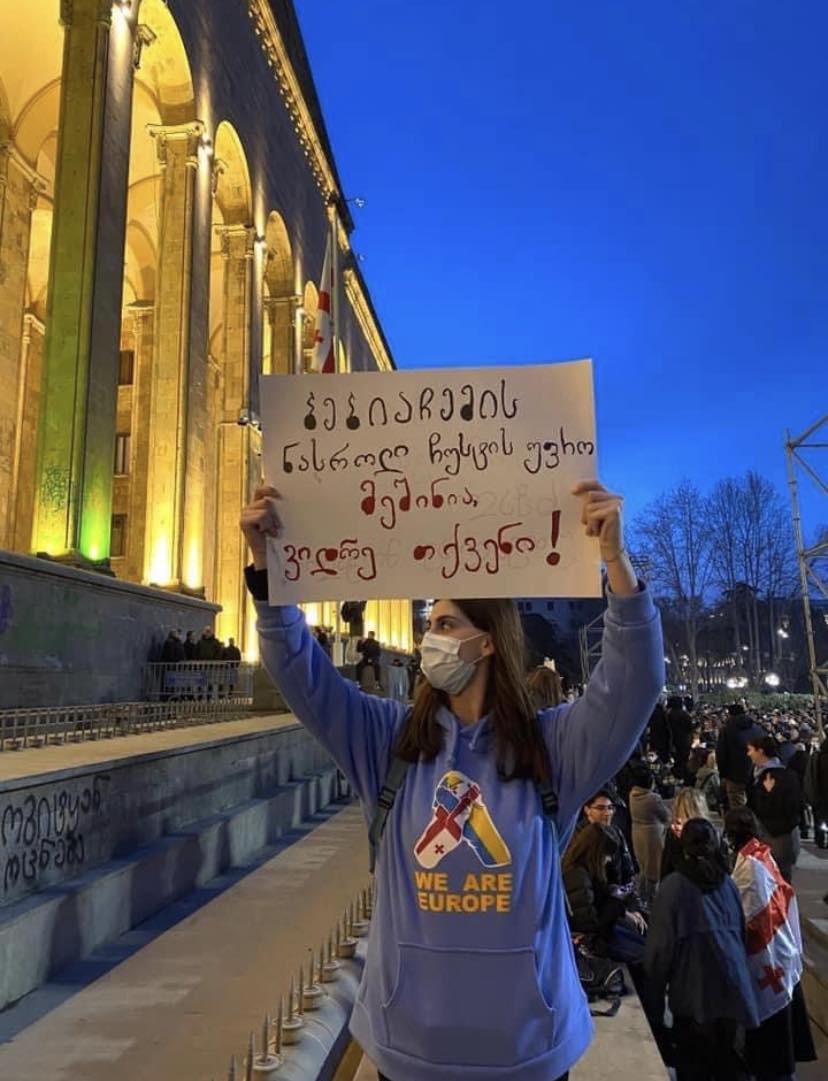 'I'm more afraid of the slippers my grandma  throws at me than I am of you. '
😂😂😂
gotta love Georgian GenZ 
#Tbilisi #TbilisiProtests   
#NoToRussianLaw  #NoToRussia 
#StandWithGeorgia  #GeorgiaIsEurope