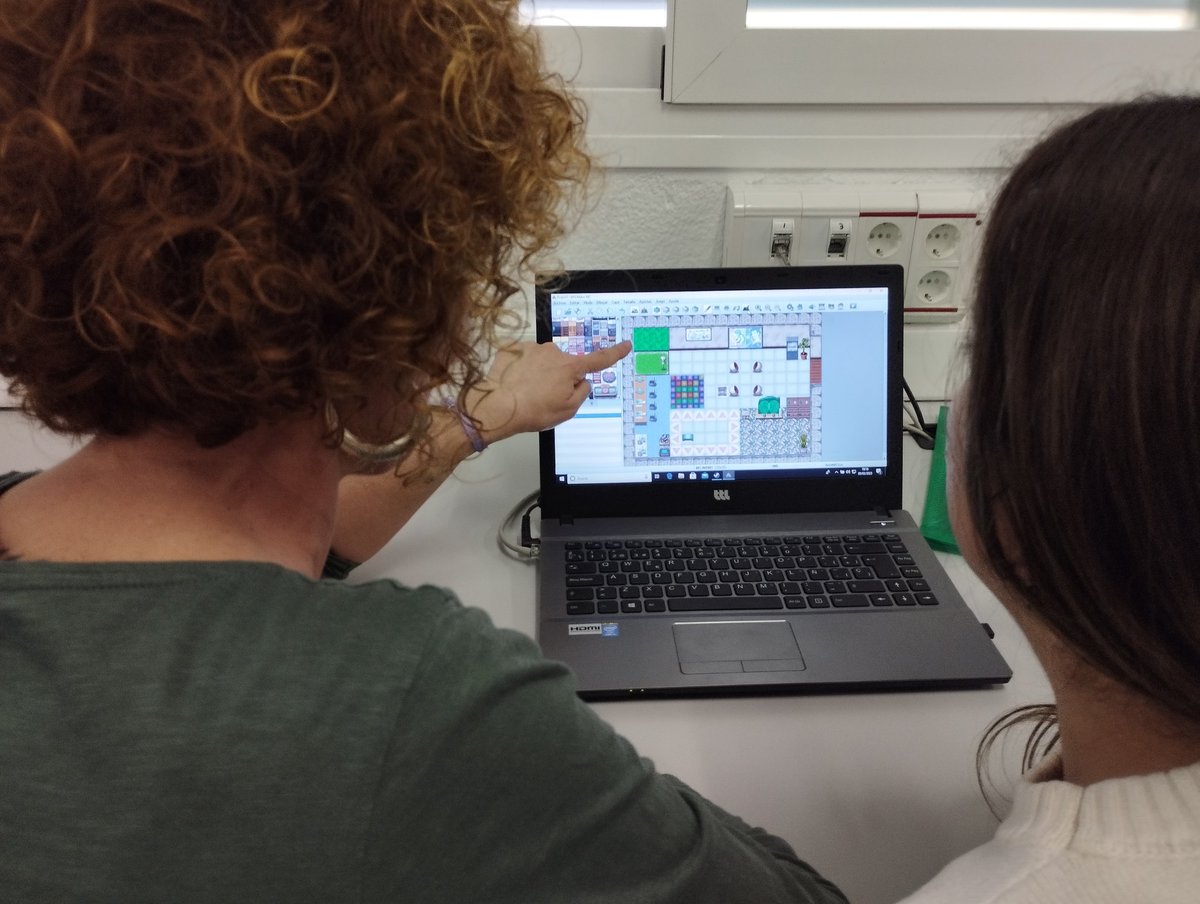 VeronicaEngT's tweet image. Diseñando #AdF con aplicaciones de #videojuegosedicativos #oasiscprzafra con mi @Isasasa90 @joakinceptual @fmasero @CPR_Zafra @Direbollosa @AlainPresenta