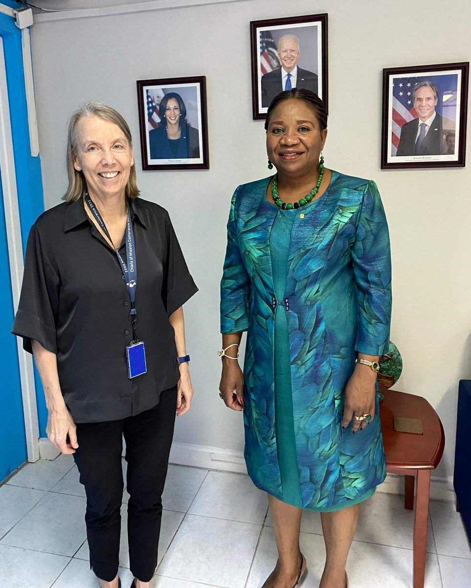 DikongueAngele's tweet photo. Aujourd'hui avec @USAmbDRC, je lui ai demandé d’unir sa voix à la mienne et à toutes les personnes déracinées à l'Est de la RDC afin que la paix revienne. 

Les 5,8 millions de personnes déplacées en #RDC ont besoin de retrouver l’espoir!

Merci pour le soutien continu 🇺🇸✨🕊️ https://t.co/8ME2qKLegn