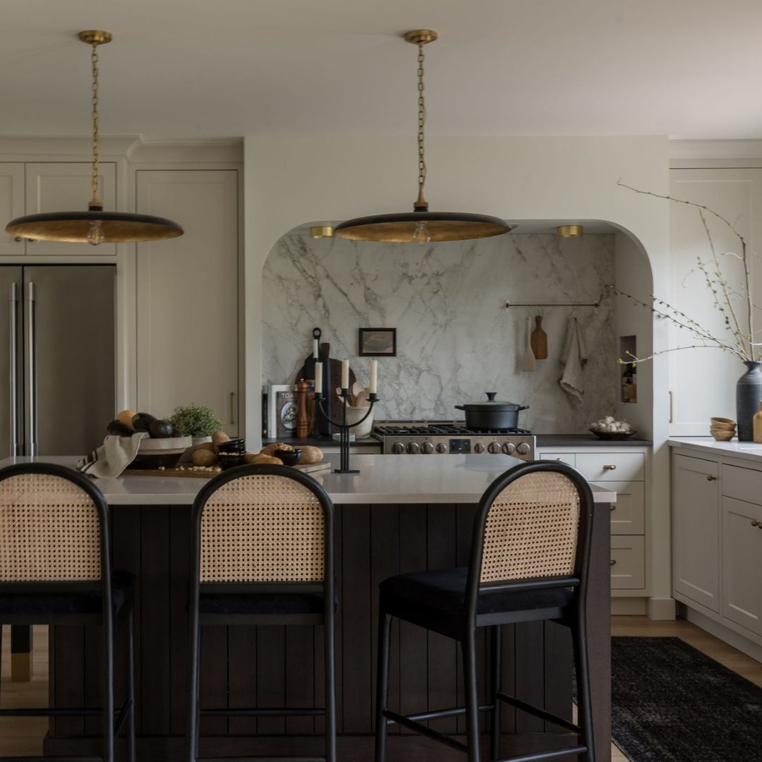 covelle_company's tweet image. Kitchen goals alert! 😍 @thorpeconcepts's Kitchen at Martindale is serving us with some serious inspo. We're especially crushing on the stunning Piatto pendant. 💡 But who says you can't have a #lookforless? 🤑
Comment below and we'll send you the link for this amazing dupe! 🔥