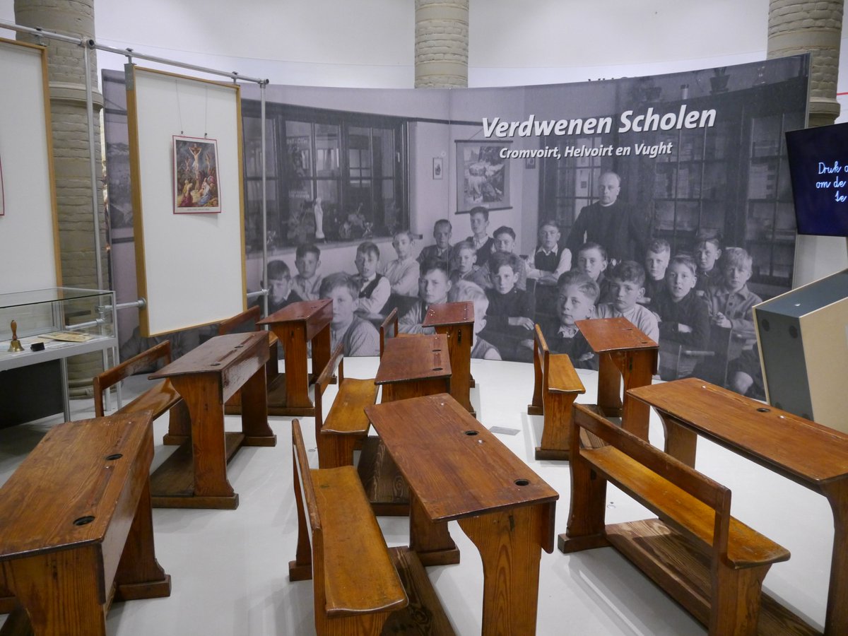 Laatste Kans <a href="/DePetrus/">carlos petronio</a> #Vught: de expositie 'Verdwenen scholen' is nog tot en met zondag te zien. Nog geen gelegenheid gehad? Het kan nog net !