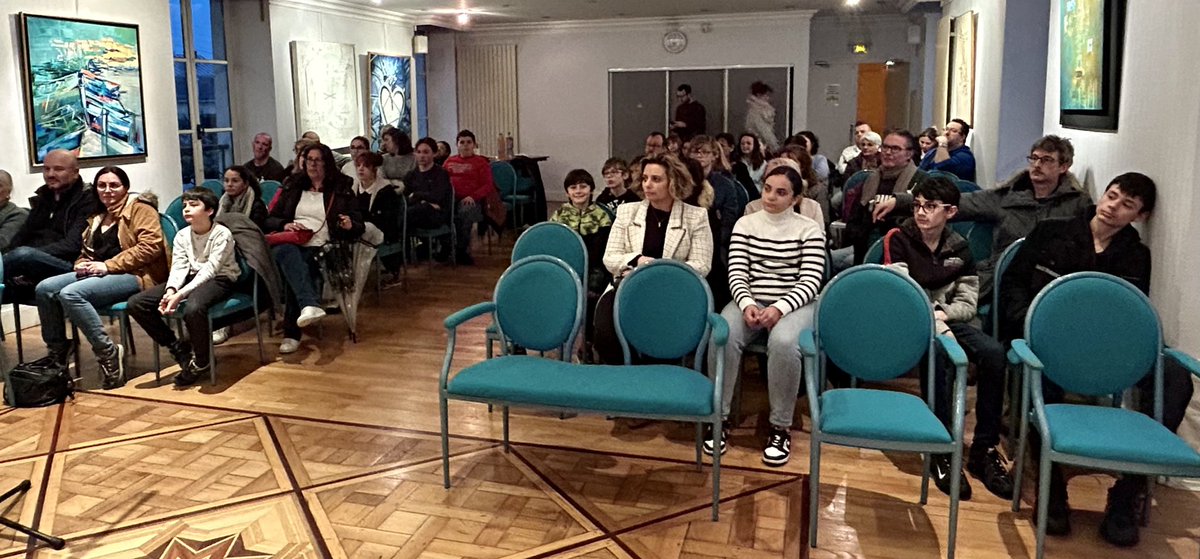 Remise ce soir des diplômes PSC1 aux élèves de 3ème ayant suivi la formation aux premiers secours.
Félicitations à eux, ils seront maintenant aptes à aider leurs proches ou tout autre personne qui pourrait se trouver en difficulté.
