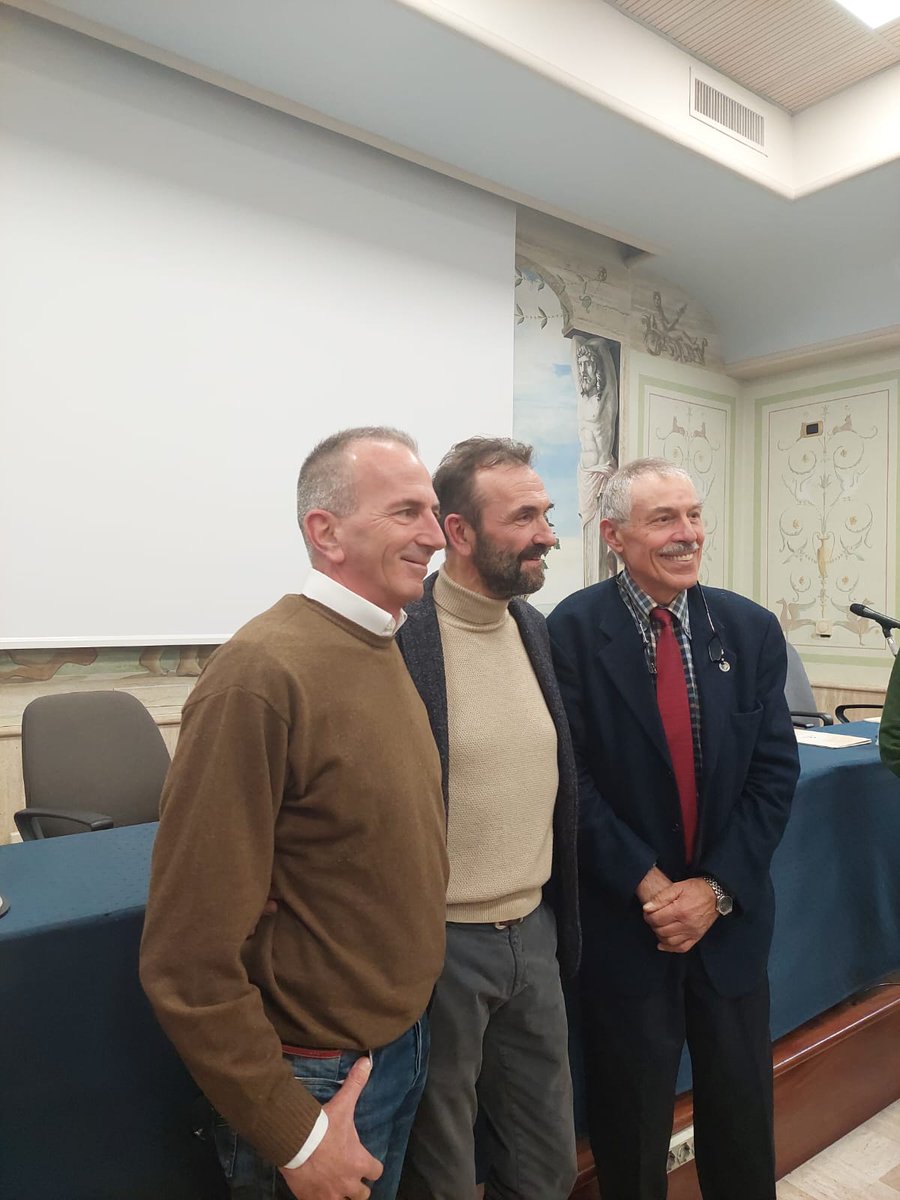 robertocosta_ge's tweet photo. Oggi in Consiglio nazionale abbiamo eletto il nuovo presidente nazionale di @Federparchi: Γ¨ #LucaSantini presidente del Parco #forestecasentinesi , qui con me, con il presidente uscente @GSammuri, @donabianchi1 , #FrancescoDamore, #SantinaGrande e #DanieleBuschiazzo https://t.co/BzhhqCRC1Q