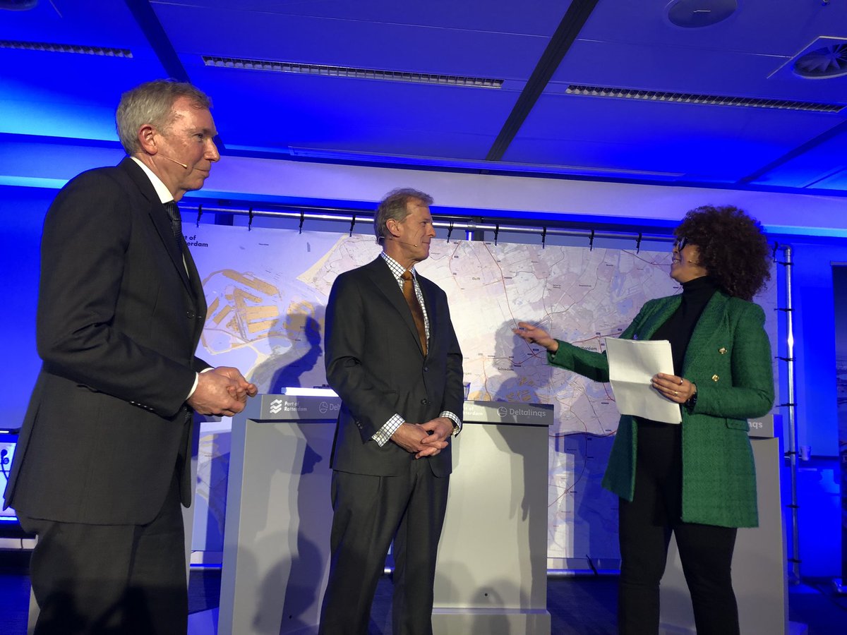Statenlid Arjan Witte bij #havendebat van <a href="/PortOfRotterdam/">Port of Rotterdam Authority</a> en <a href="/deltalinqs/">Deltalinqs</a> met instructie van CEO Allard Castelein van het havenbedrijf en voorzitter Viktor van der Crijns van Deltalinqs