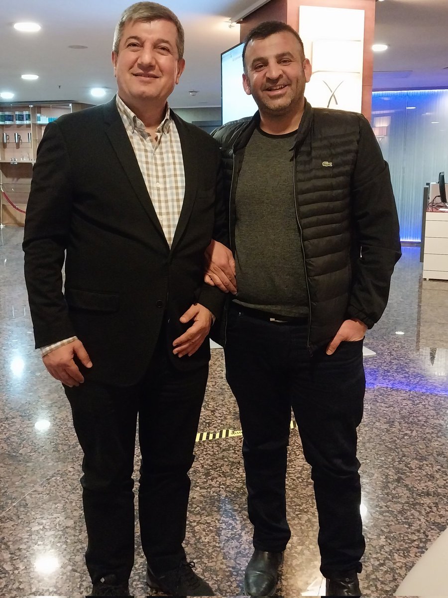 'Kahrolsun Avukatlar' sözüyle bilinen Türkiye'nin En aykırı Avukatı Ama hakkını teslim etmek gerekirse Ceza duruşmalarında Duruşma salonlarının Fırtınası,Heyetlerin baş belası Üstad Meslektaşımız  Ömer Kavili hocamıza Ankarada derin felsefe ve bol mizah içeren çok teşekkür ederim